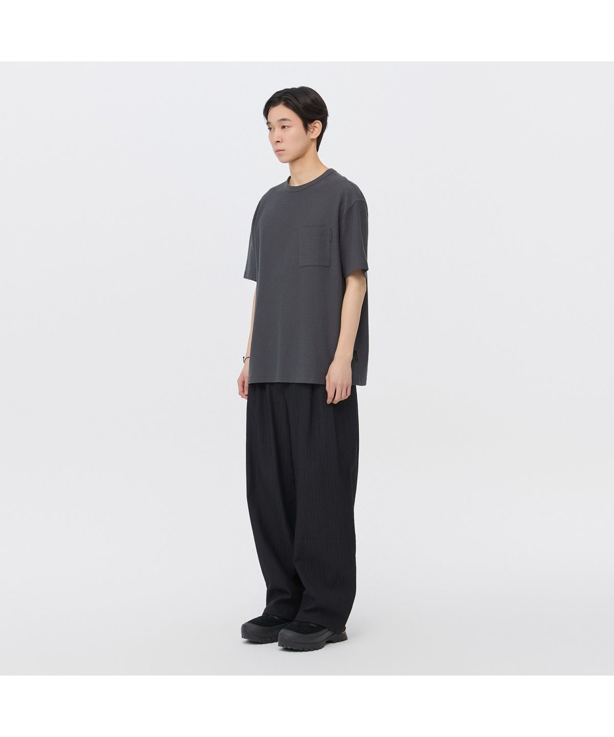 커스텀멜로우(CUSTOMELLOW) Navy Loose Fit Tucked Pleats Pants CWPAM26432NYD