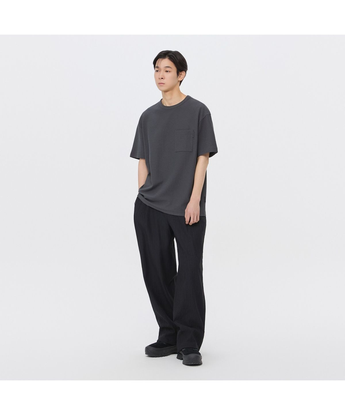 커스텀멜로우(CUSTOMELLOW) Navy Loose Fit Tucked Pleats Pants CWPAM26432NYD