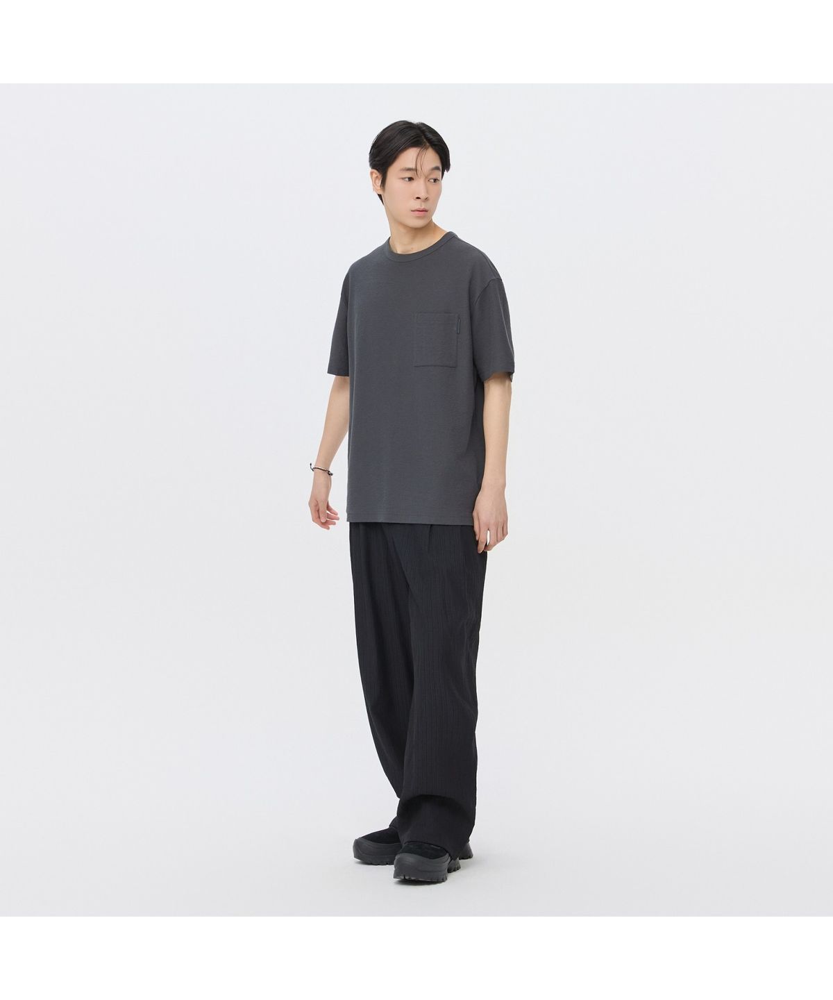 커스텀멜로우(CUSTOMELLOW) Navy Loose Fit Tucked Pleats Pants CWPAM26432NYD