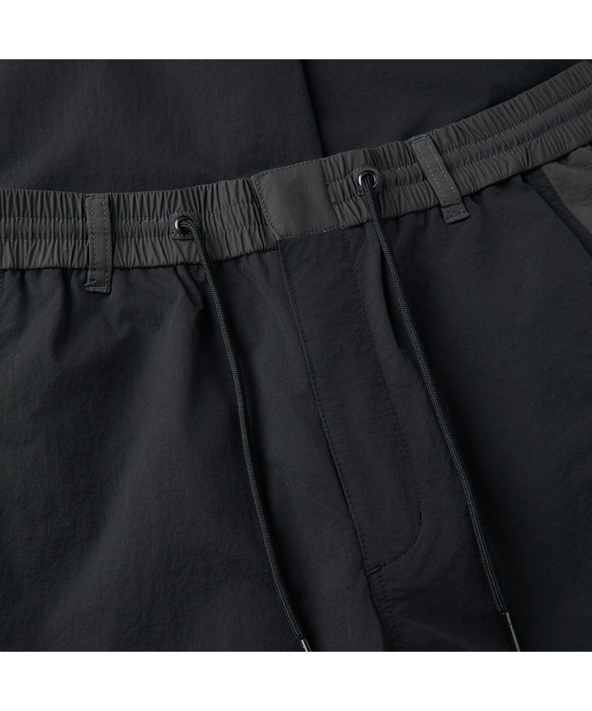 커스텀멜로우(CUSTOMELLOW) Black Incision Parachute Pants CWPAM26352BKX