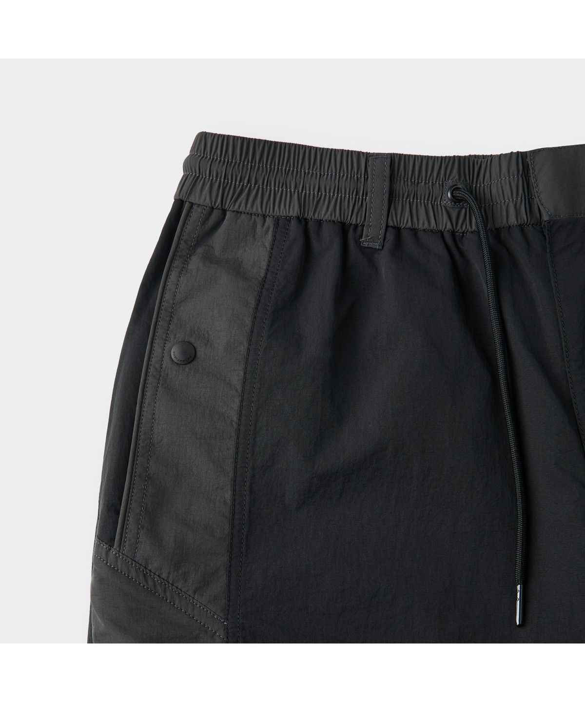 커스텀멜로우(CUSTOMELLOW) Black Incision Parachute Pants CWPAM26352BKX