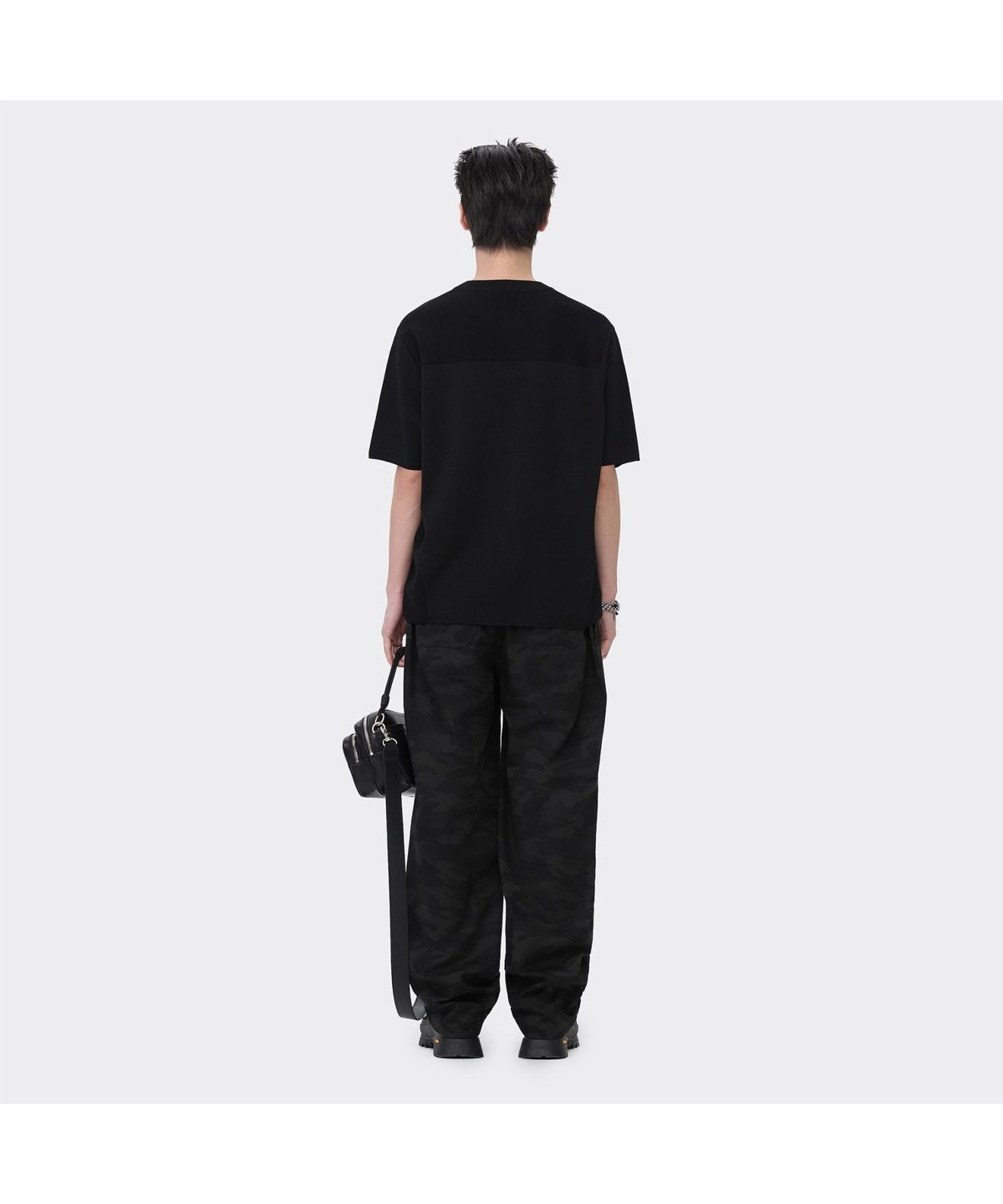 커스텀멜로우(CUSTOMELLOW) Black Henry Neck Half Sweater CWWAM26421BKX