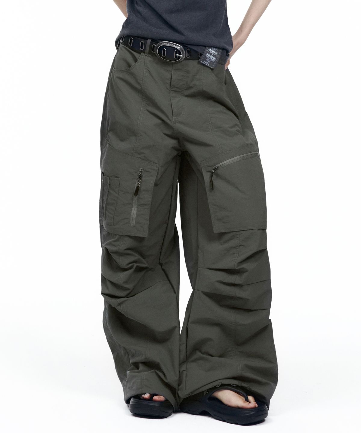 아캄(AAKAM) Knee Pin-Tuck Rain Shield Pants (Khaki)