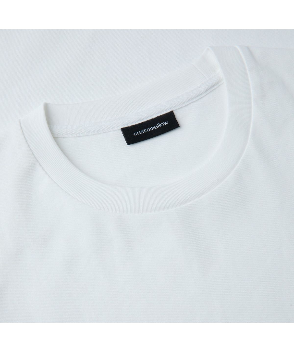 커스텀멜로우(CUSTOMELLOW) [Vincent] White Graphic T-Shirt CWTAM26499WHX