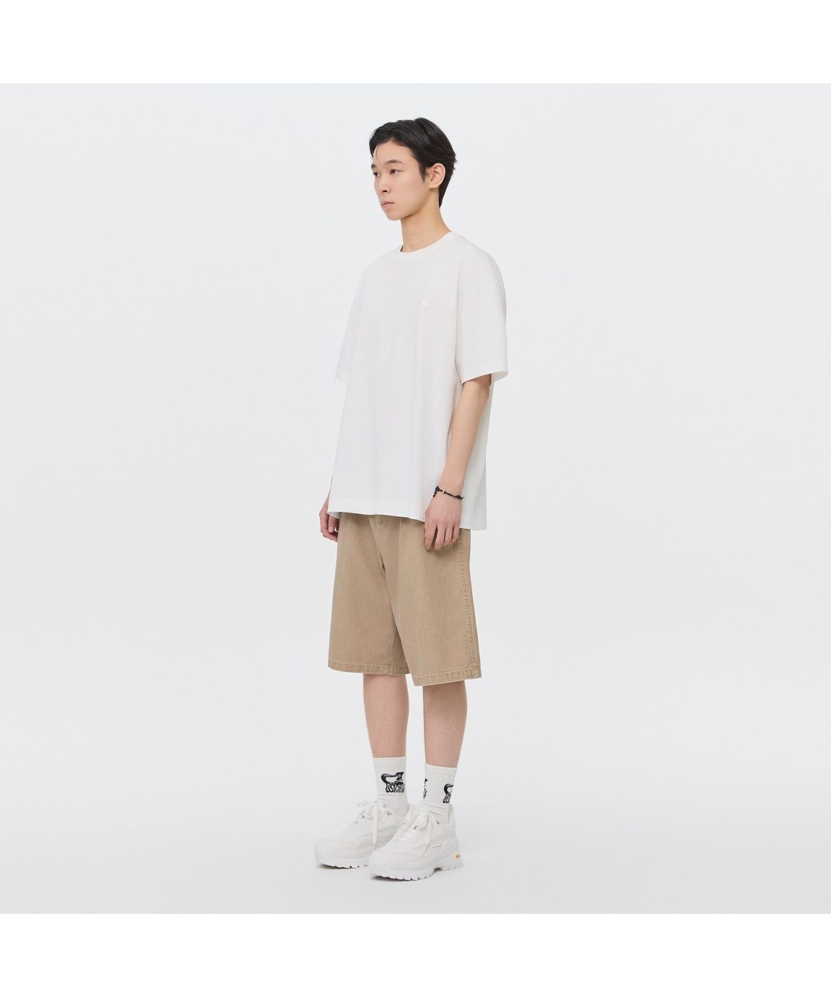 커스텀멜로우(CUSTOMELLOW) [Vincent] White Graphic T-Shirt CWTAM26496WHX