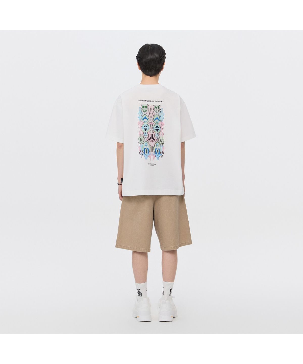 커스텀멜로우(CUSTOMELLOW) [Vincent] White Graphic T-Shirt CWTAM26496WHX