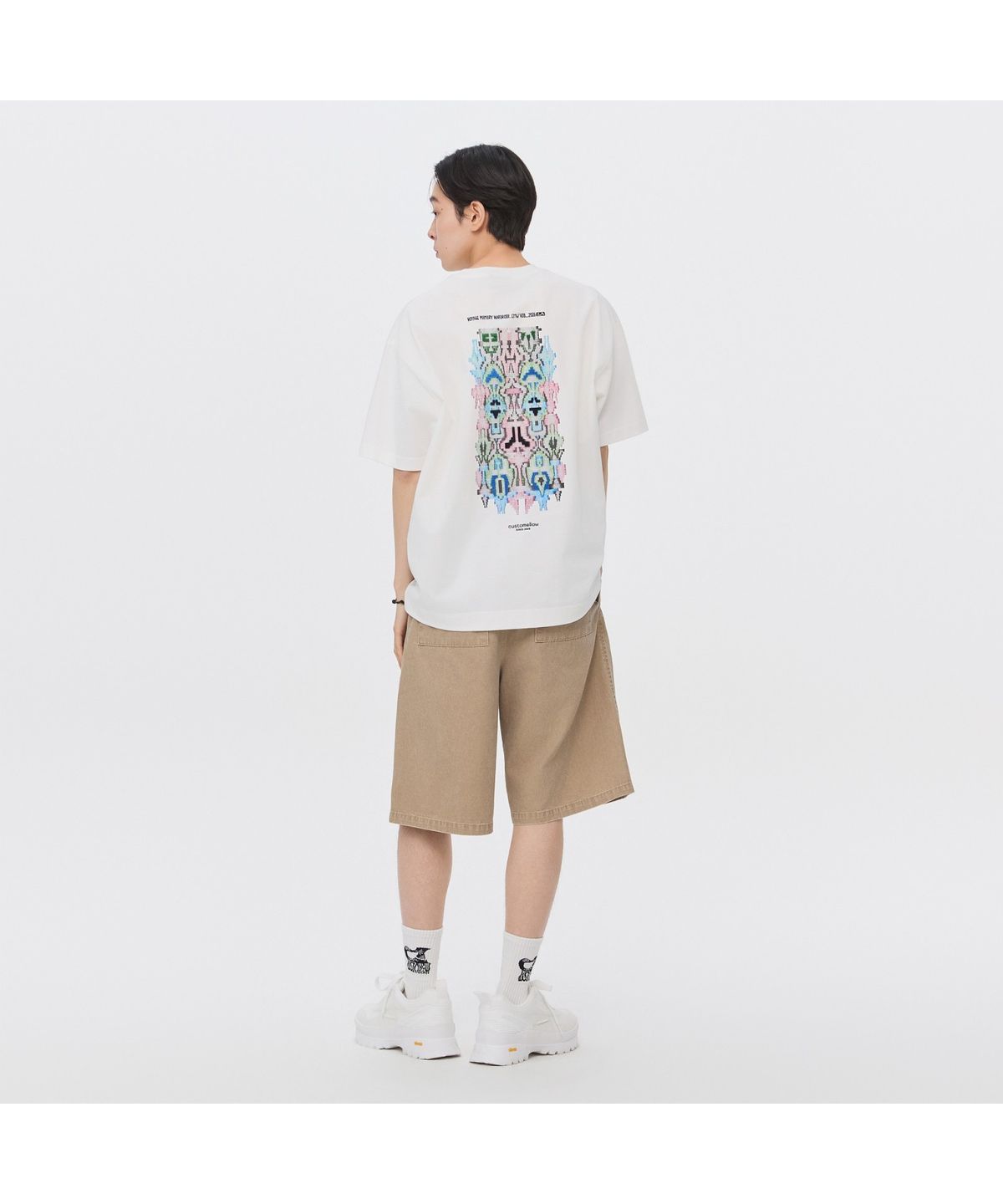 커스텀멜로우(CUSTOMELLOW) [Vincent] White Graphic T-Shirt CWTAM26496WHX