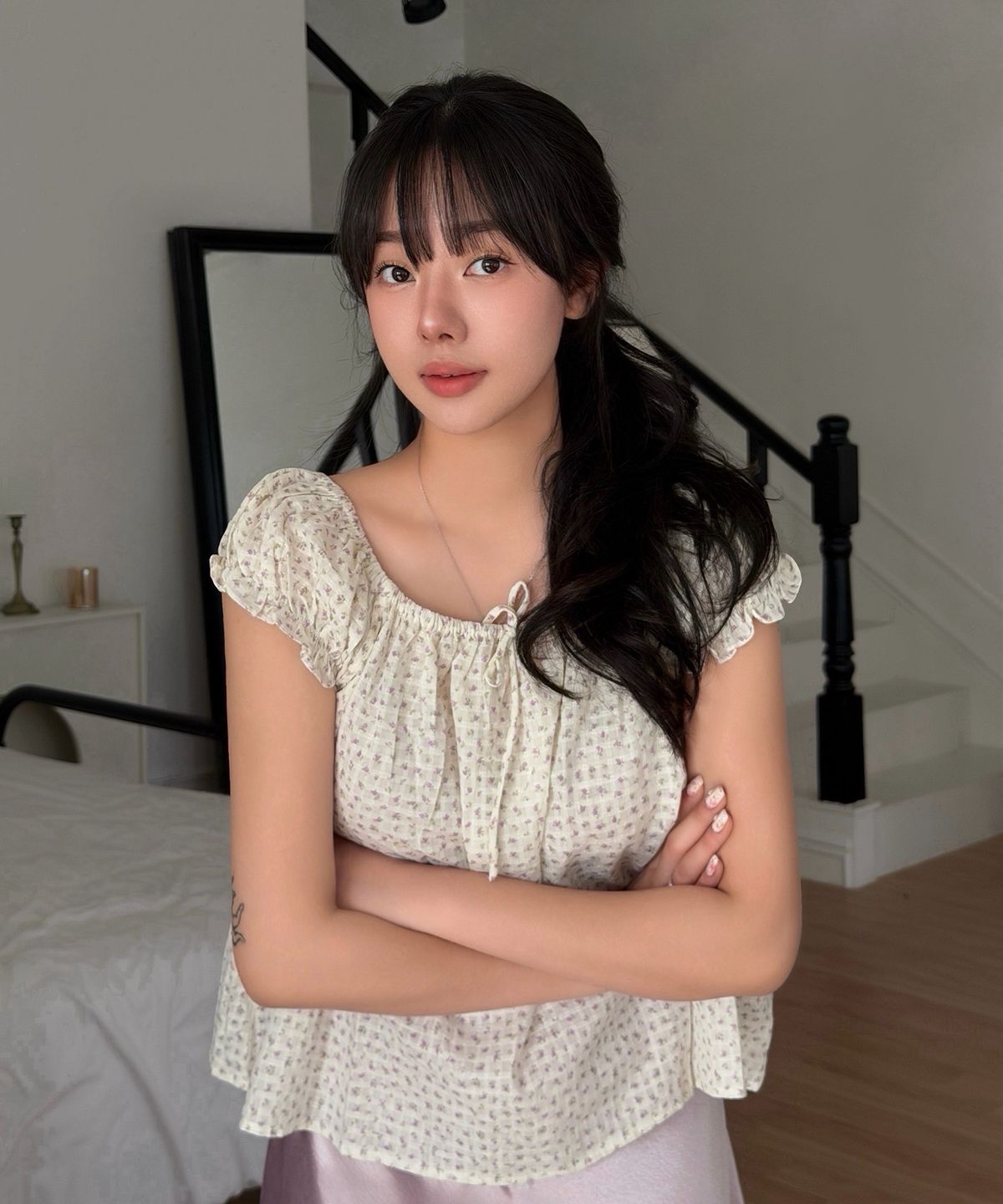 쥬시쥬디(JUCYJUDY) 플라워셔링블라우스 J1BL329E
