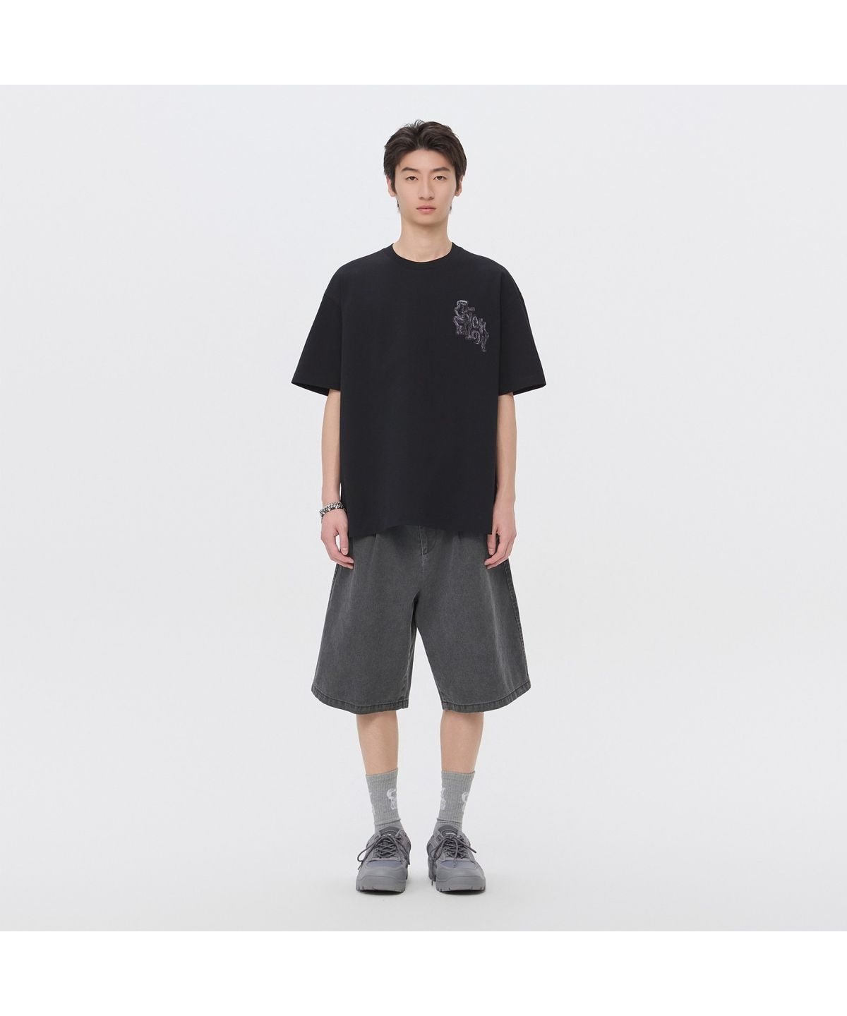 커스텀멜로우(CUSTOMELLOW) [Vincent] Black Graphic T-Shirt CWTAM26498BKX