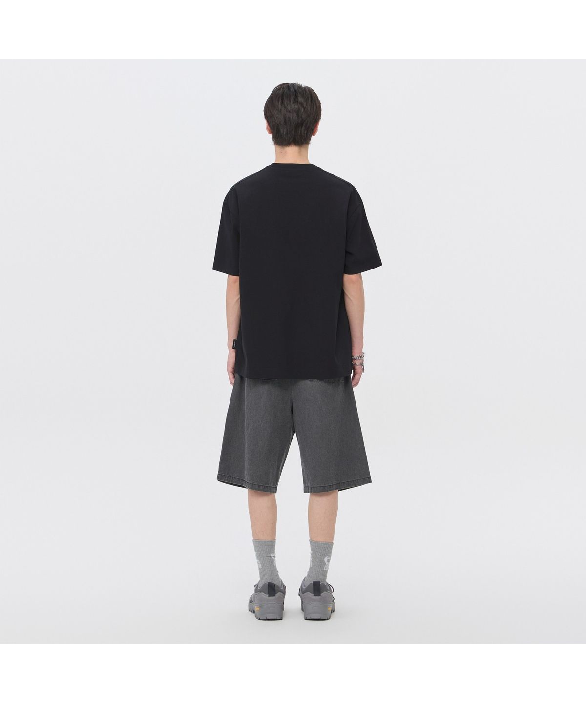 커스텀멜로우(CUSTOMELLOW) [Vincent] Black Graphic T-Shirt CWTAM26498BKX