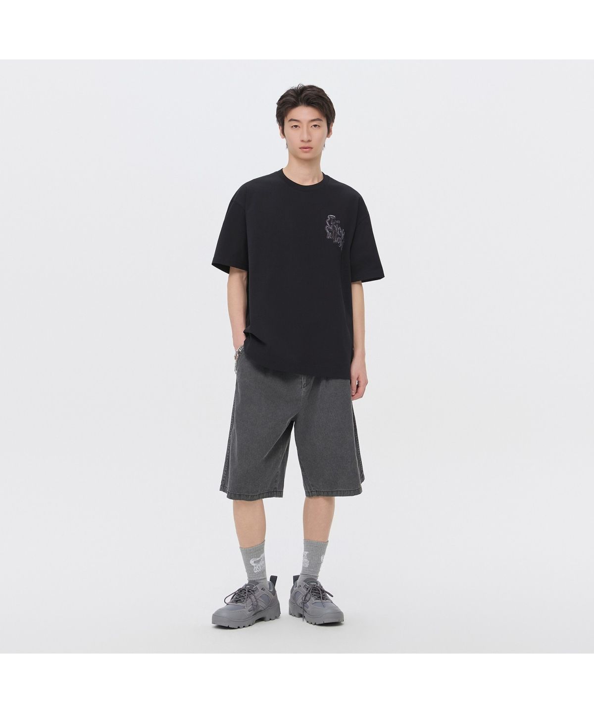 커스텀멜로우(CUSTOMELLOW) [Vincent] Black Graphic T-Shirt CWTAM26498BKX