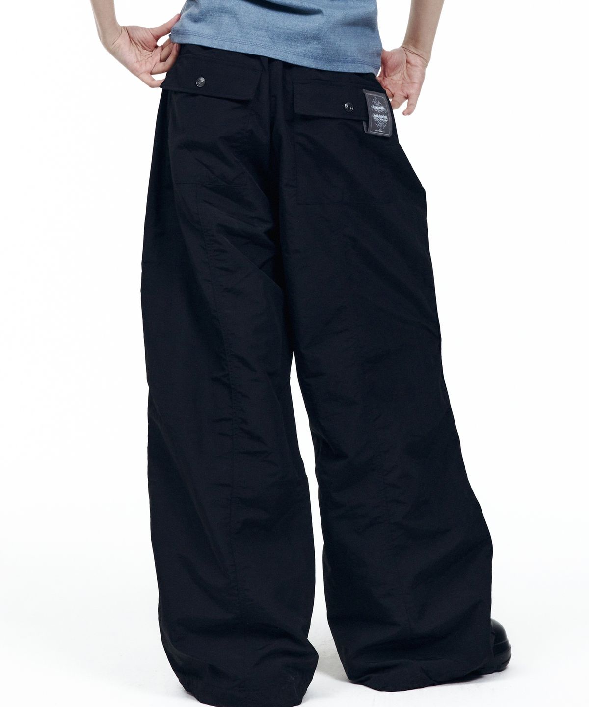 아캄(AAKAM) Knee Pin-Tuck Rain Shield Pants (Black)