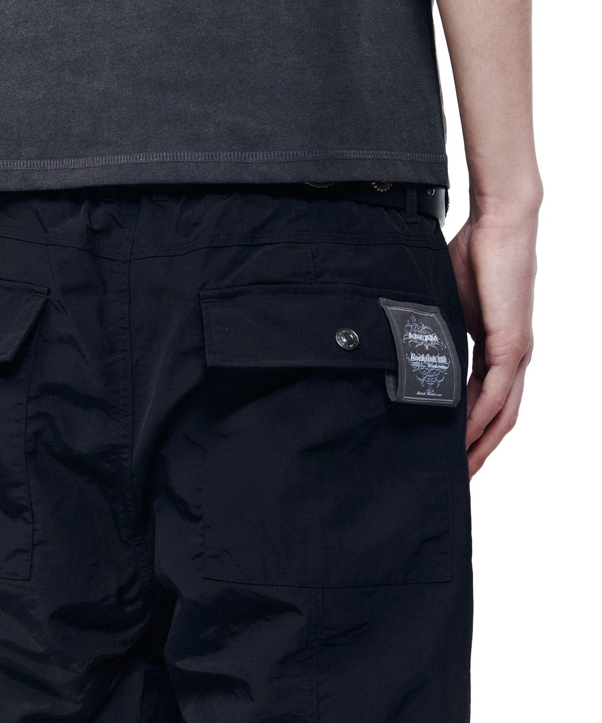 아캄(AAKAM) Knee Pin-Tuck Rain Shield Pants (Black)