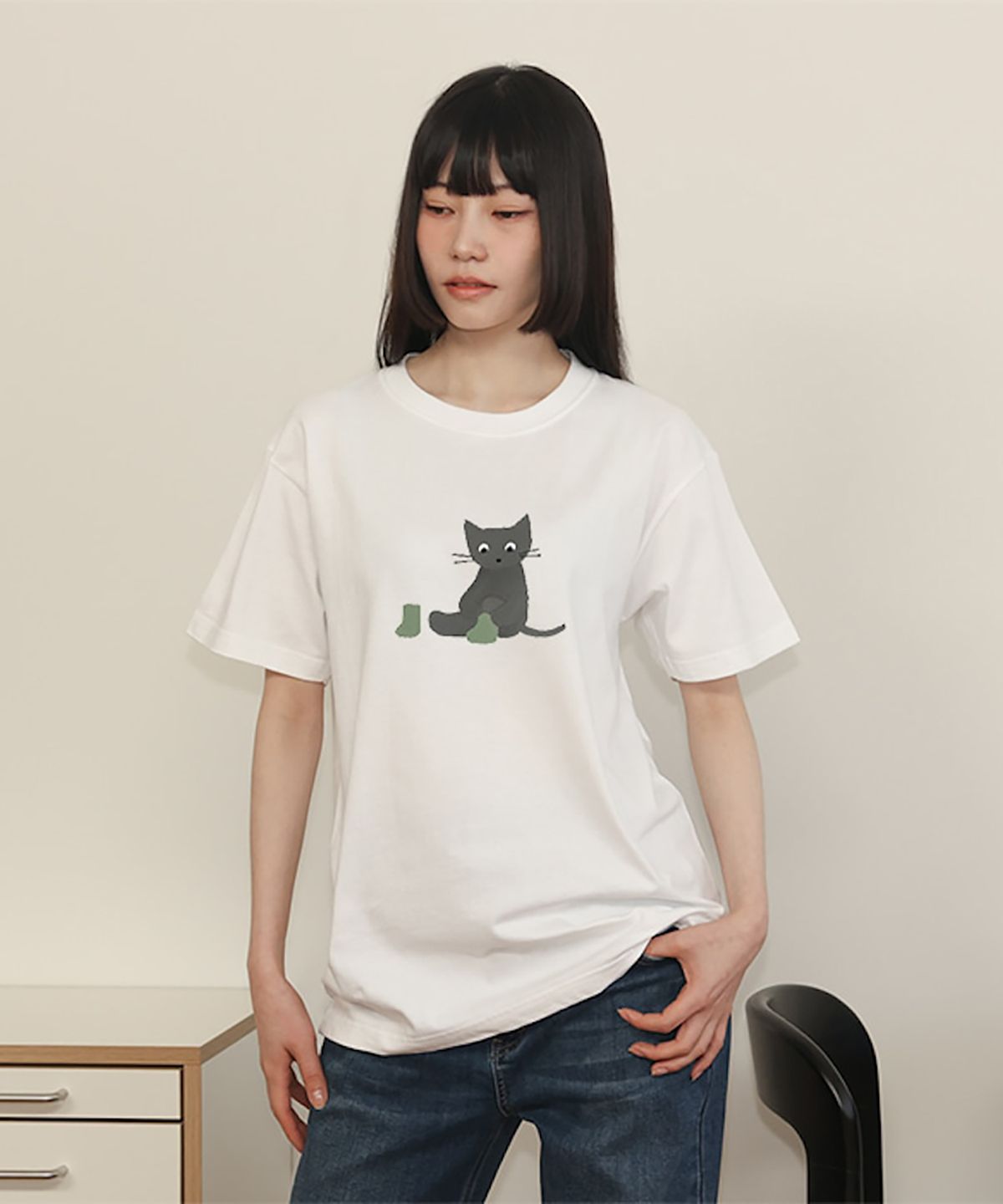 뚜누(TOUNOU) 토츠카 미사코 작가, put on shoes first 반소매 티셔츠