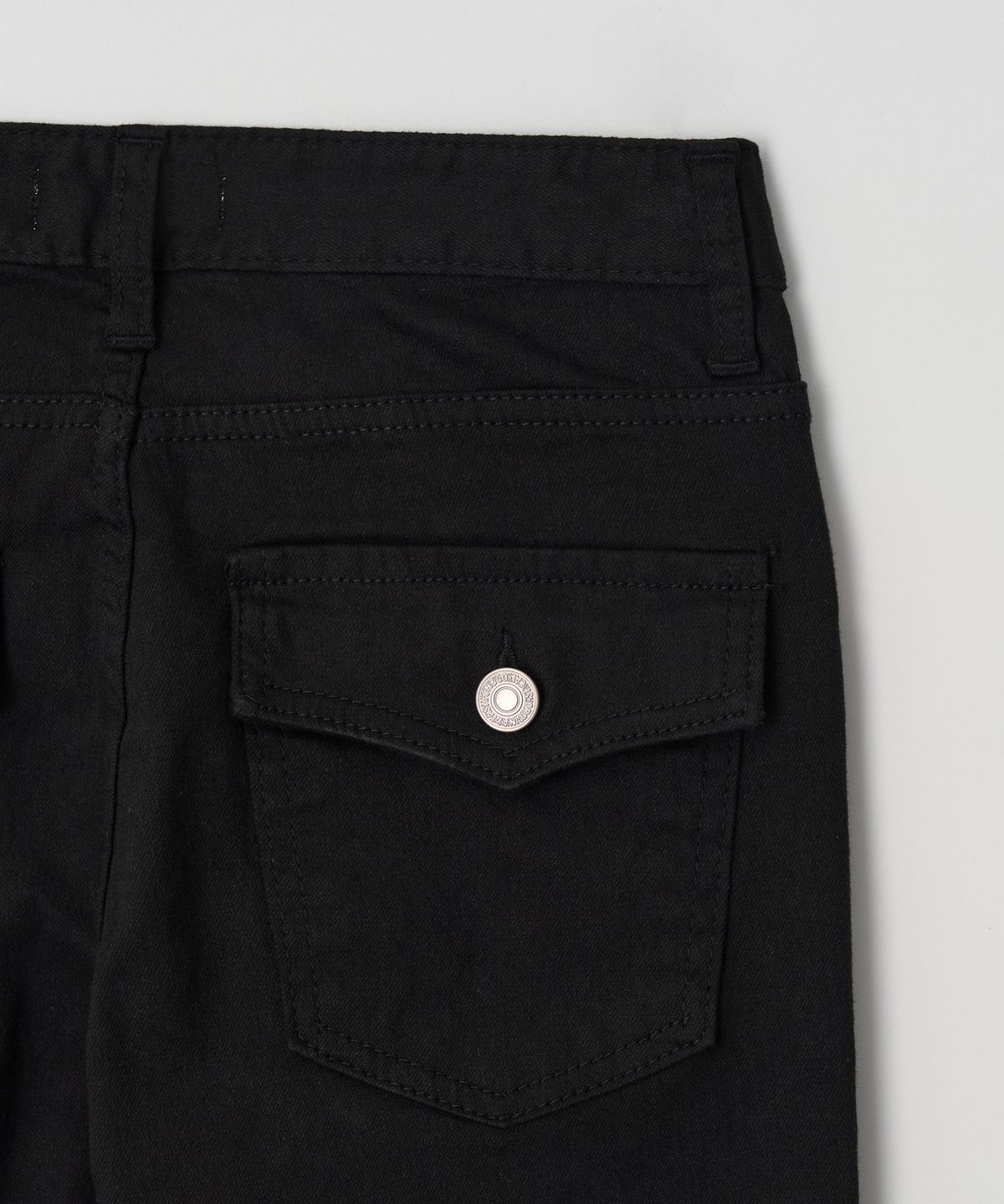버튼업(BUTTON UP) 백포켓 카프리 팬츠(BLACK)