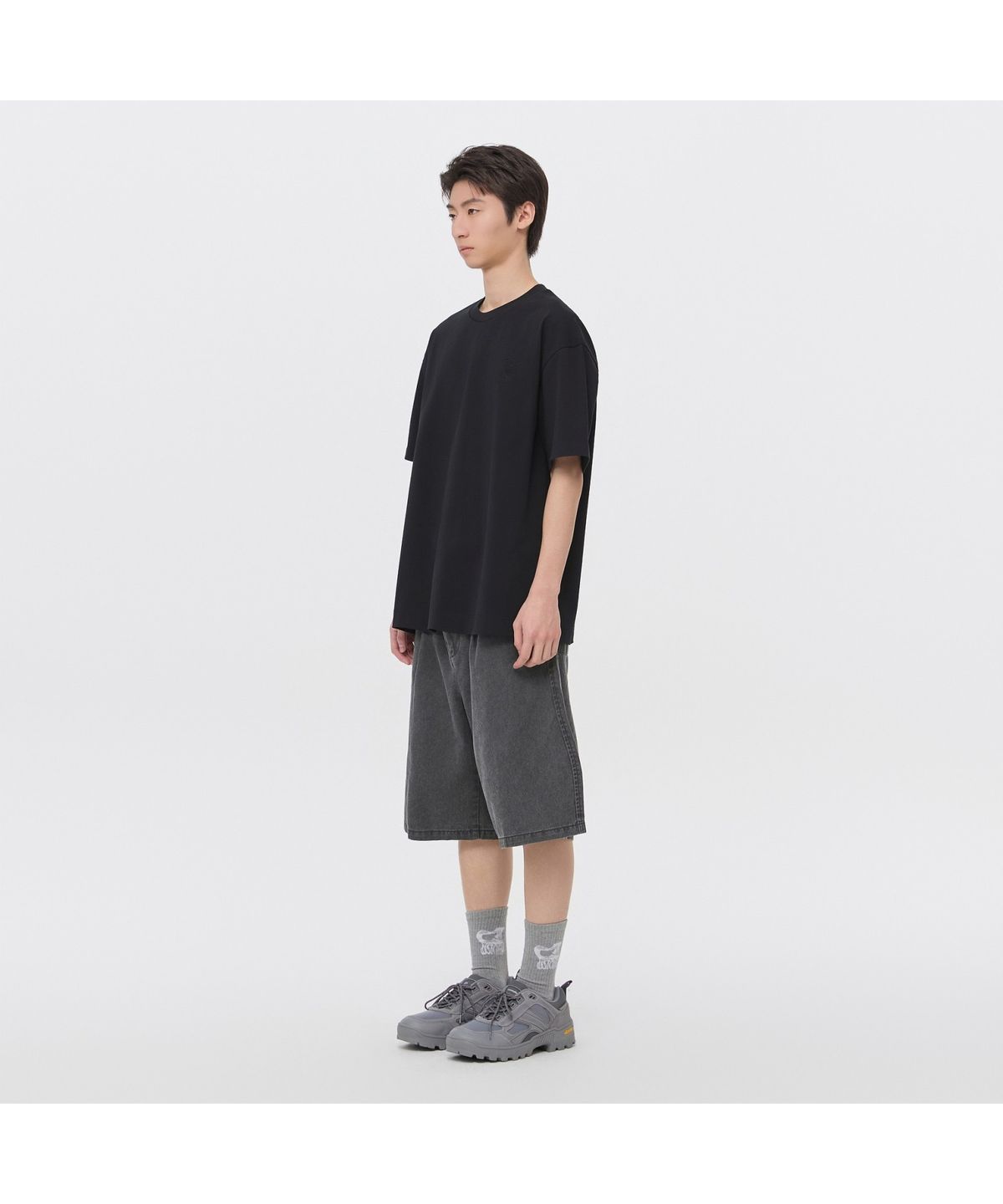 커스텀멜로우(CUSTOMELLOW) [Vincent] Black Graphic T-Shirt CWTAM26497BKX