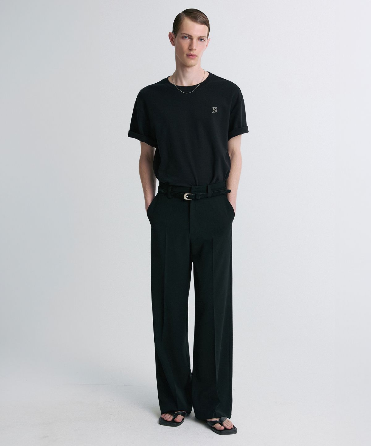 리이 맨(RERHEE MEN) LOGO EMBROIDERED T-SHIRT BLACK