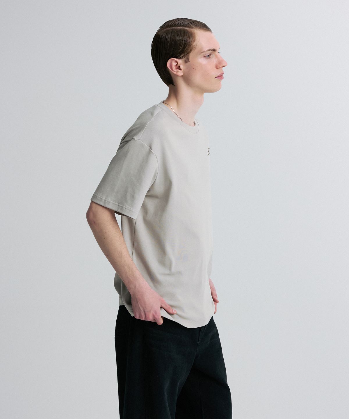 리이 맨(RERHEE MEN) LOGO EMBROIDERED T-SHIRT MOSS