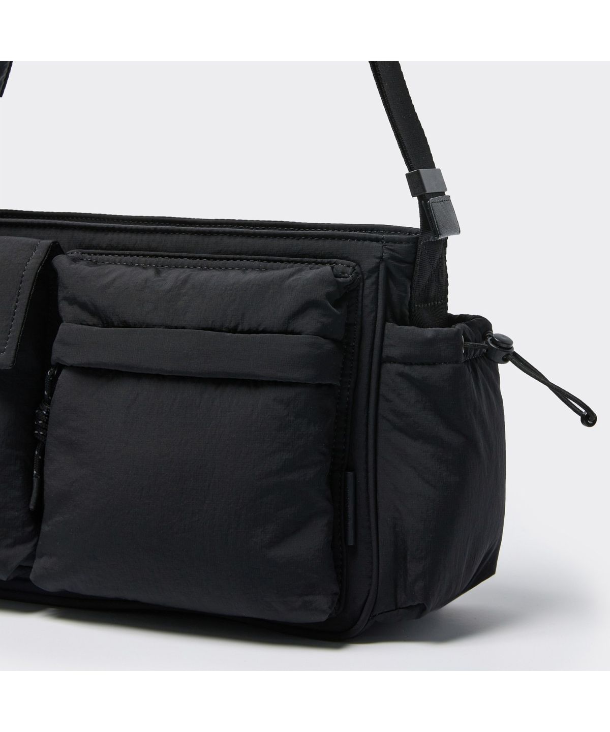 커스텀멜로우(CUSTOMELLOW) [Online Only] Black Nylon Cross Bag CRBAX26101BKX