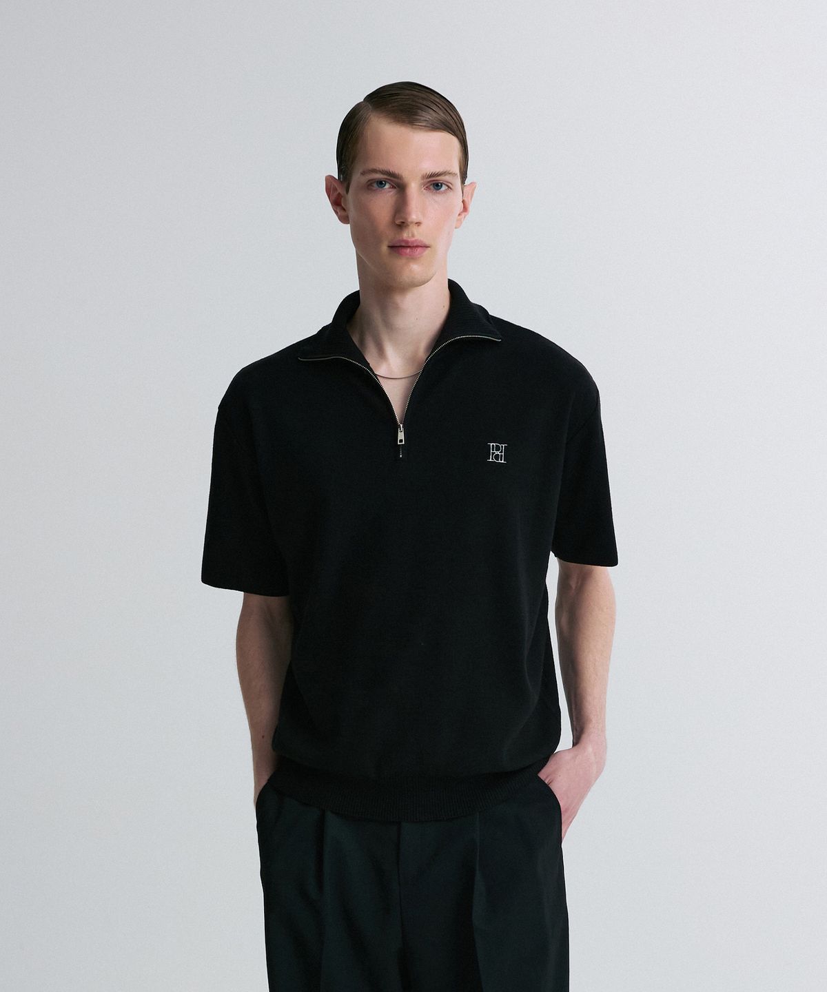 리이 맨(RERHEE MEN) QUARTER-ZIP KNIT POLO SHIRT BLACK