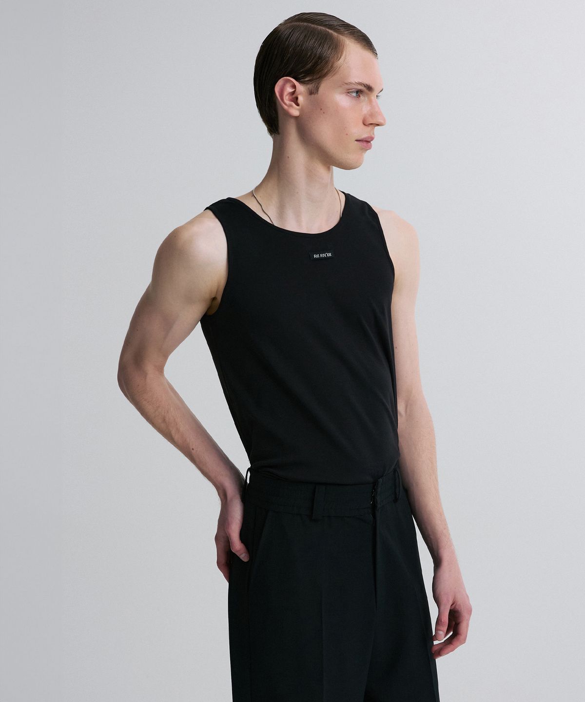 리이 맨(RERHEE MEN) LOGO SLEEVELESS TOP BLACK