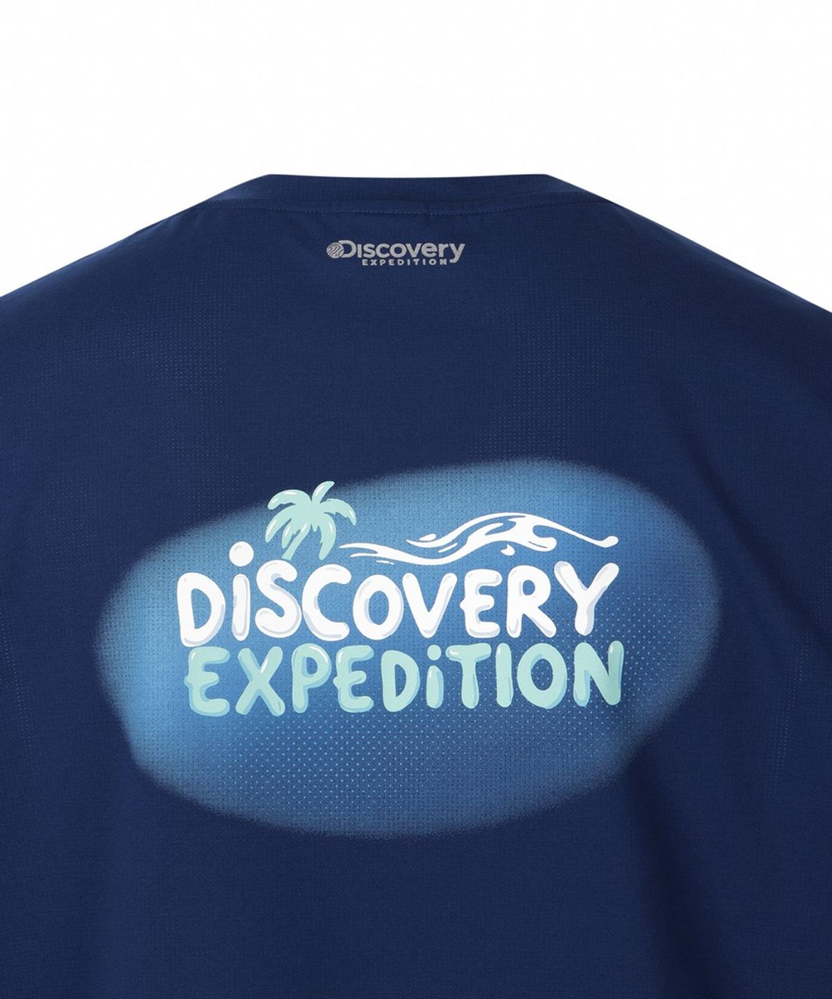 디스커버리 익스페디션(DISCOVERY EXPEDITION) 핫썸머 남성 백그래픽 슬리브리스 워터티셔츠 (INDIGO)