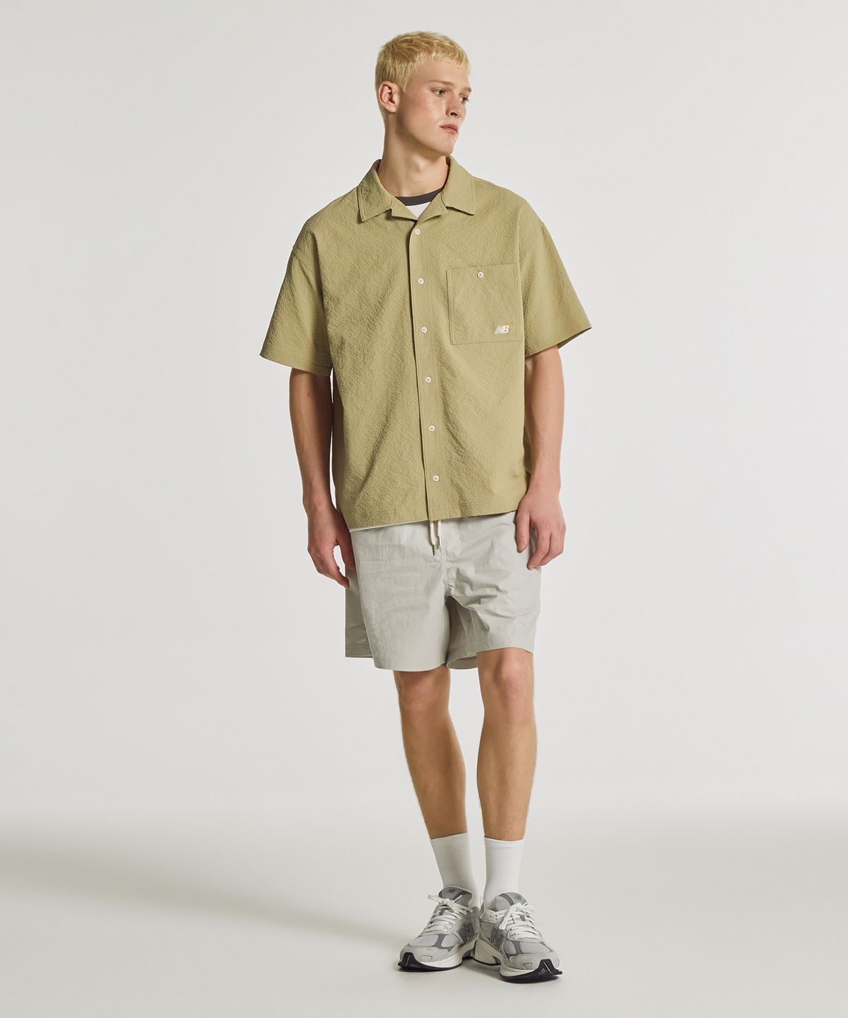 뉴발란스(NEW BALANCE) NBNAGCA013 / UNI 선 키스드 반팔셔츠 (L/KHAKI)