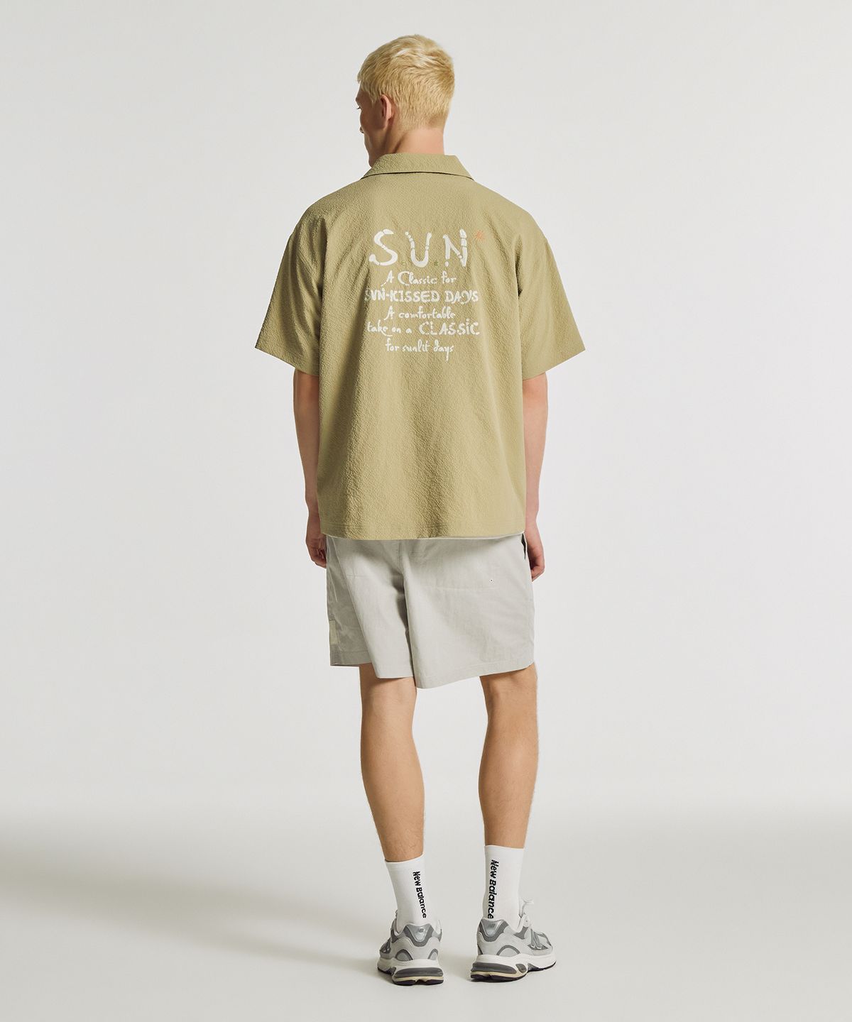 뉴발란스(NEW BALANCE) NBNAGCA013 / UNI 선 키스드 반팔셔츠 (L/KHAKI)