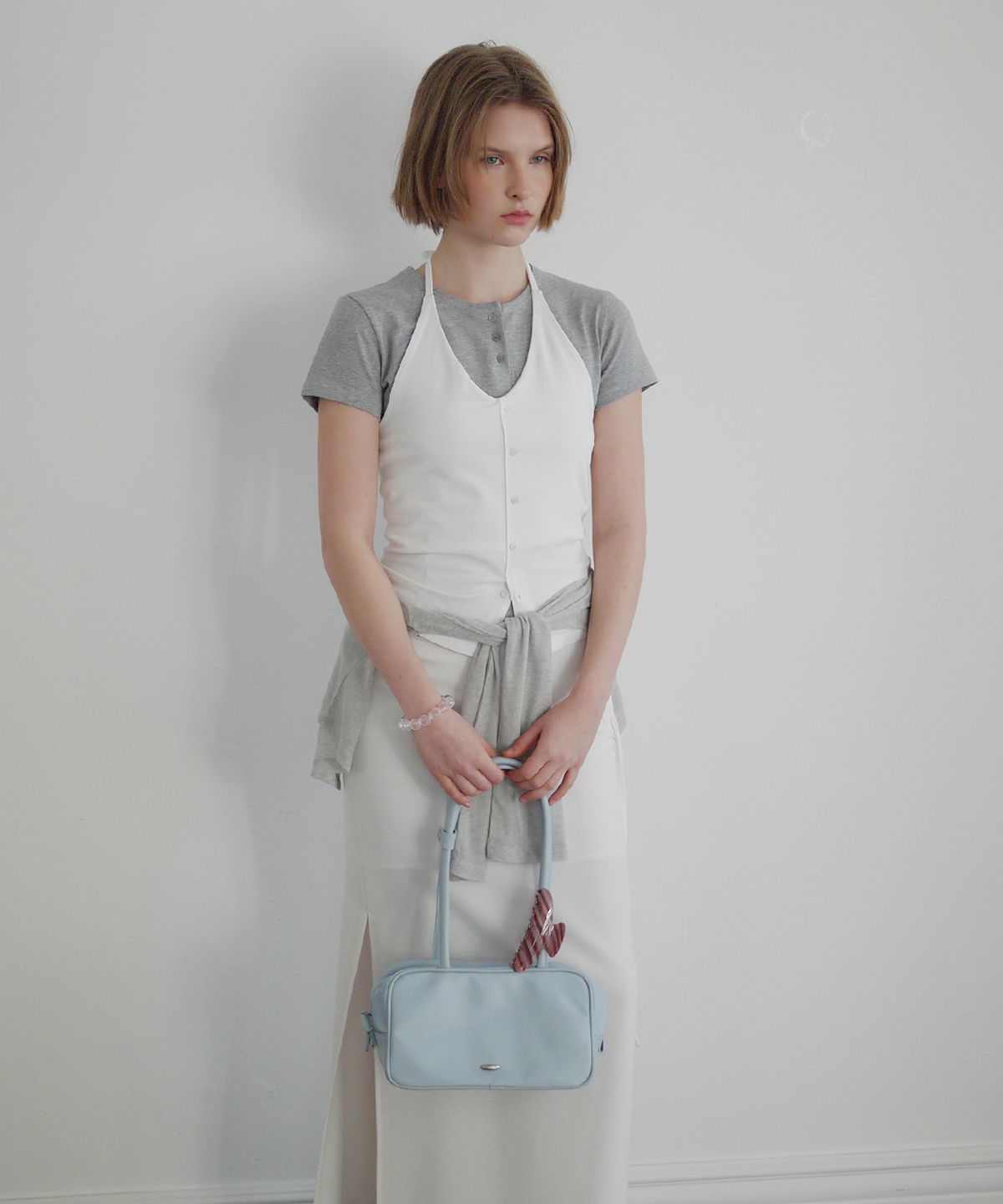 애프터아워즈(AFTERHOURS) BUTTON HALTER SLEEVELESS TOP (IVORY)
