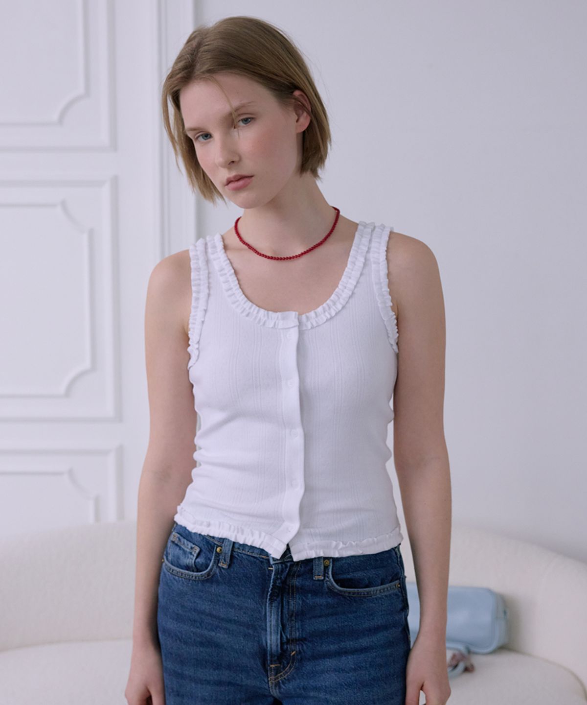 애프터아워즈(AFTERHOURS) FRILL BUTTON SLEEVELESS TOP (WHITE)