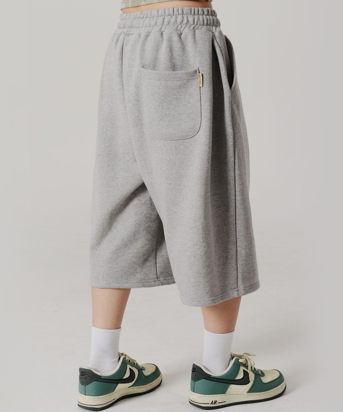 피스메이커(PIECE MAKER) 피씨이 사이드 투턱 와이드 버뮤다 스웻 쇼츠 (그레이)