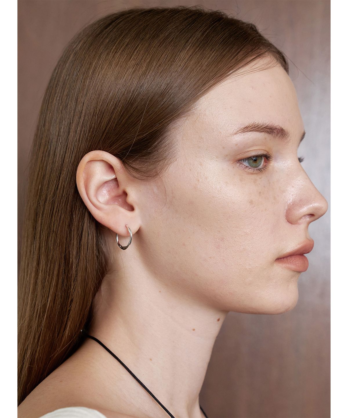 티오유(TOU) AT003 WAVY LINE HOOP EARRING