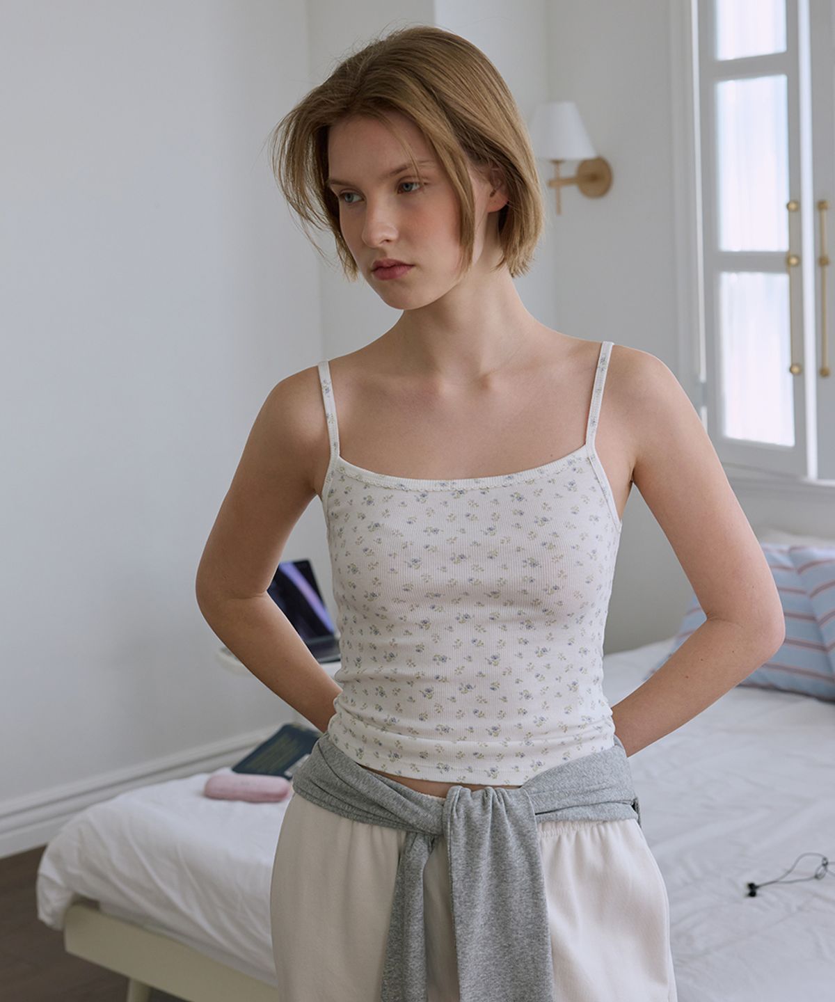 애프터아워즈(AFTERHOURS) FLORAL CAMISOLE (WHITE)