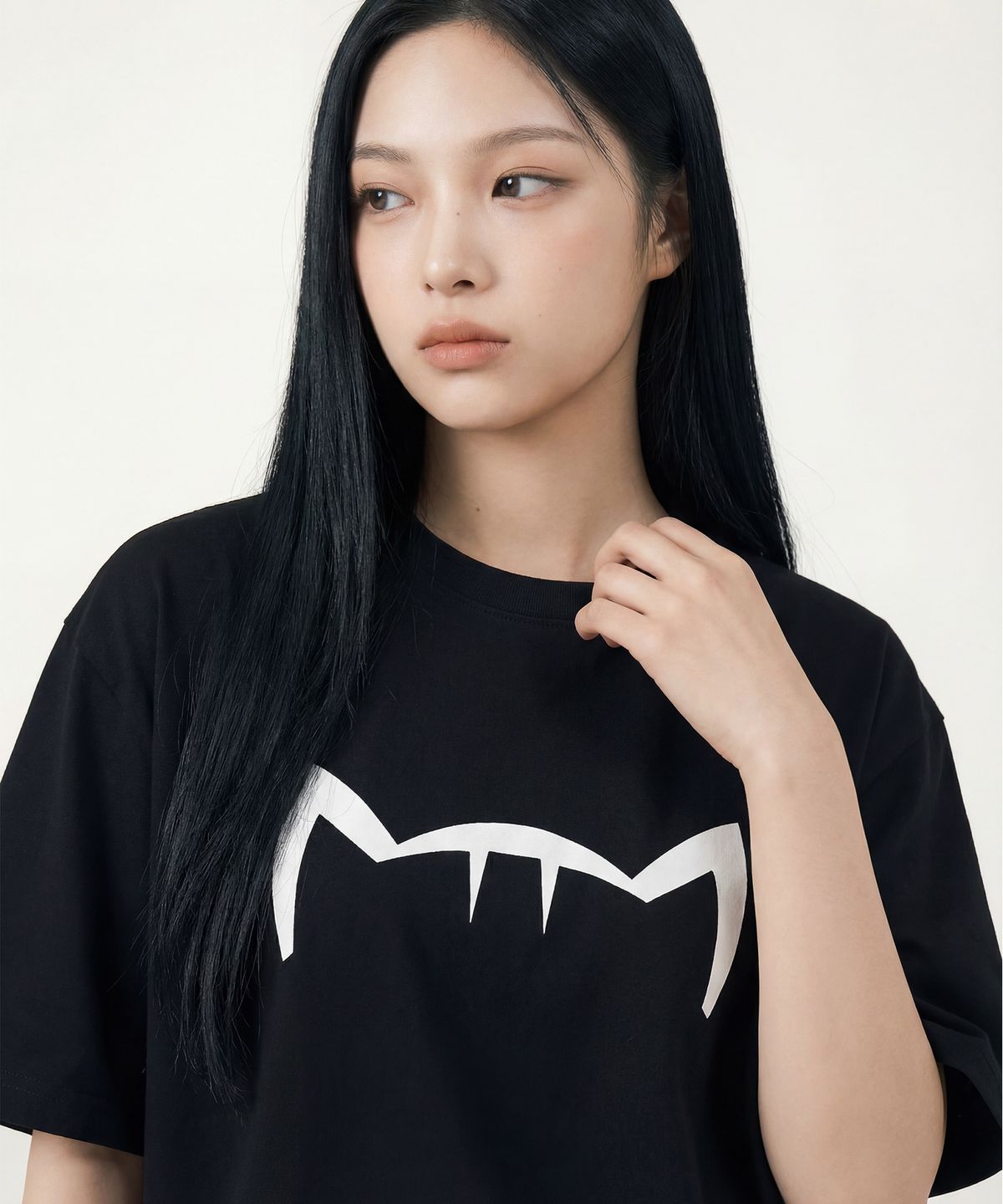 키키미미(KIKIMIMI) 베이직 키티 빅 로고 티셔츠 (블랙)