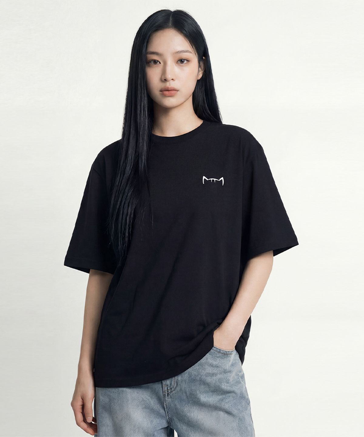 키키미미(KIKIMIMI) 베이직 키티 스몰 로고 티셔츠 (블랙)
