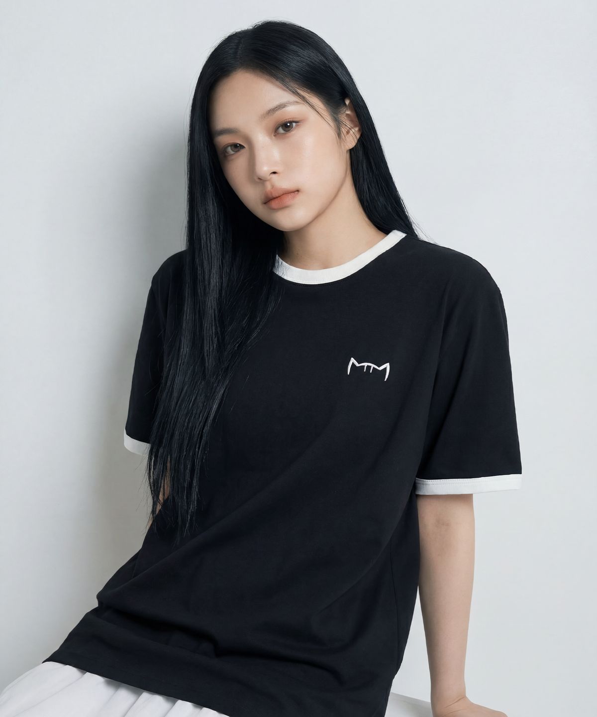 키키미미(KIKIMIMI) 링거 키티 스몰 로고 티셔츠 (블랙)