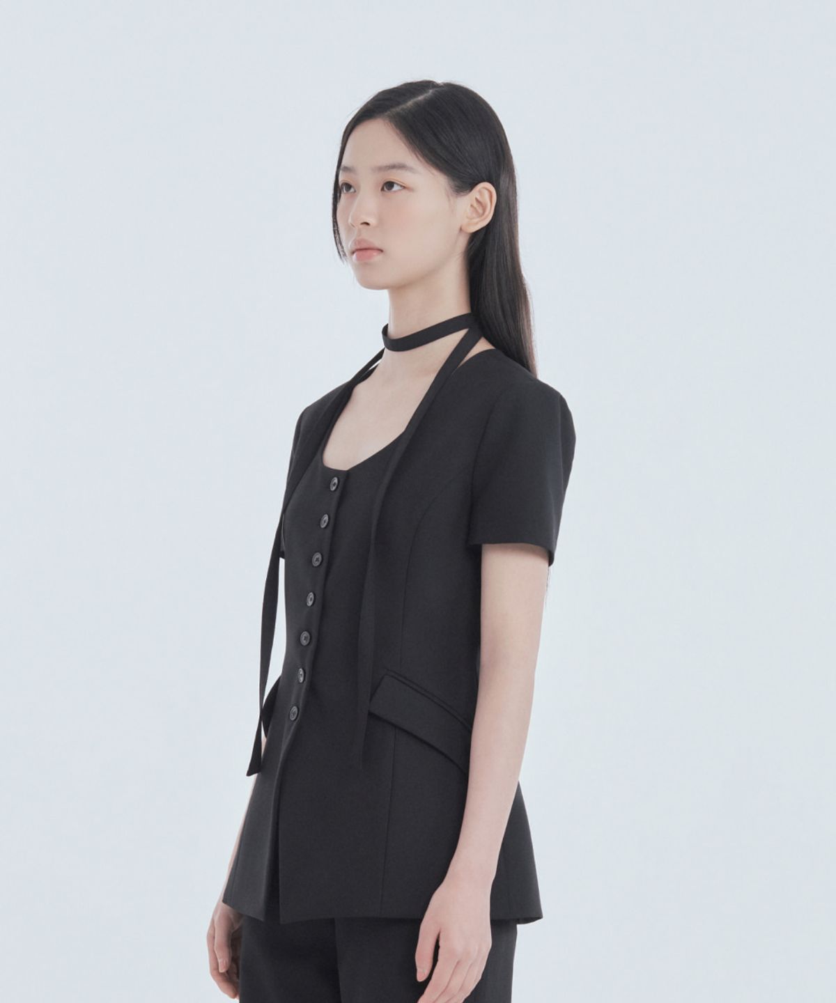 마우솔레움(MAU SOLEUM) Emma Round Neck Half-Sleeve Jacket - Black