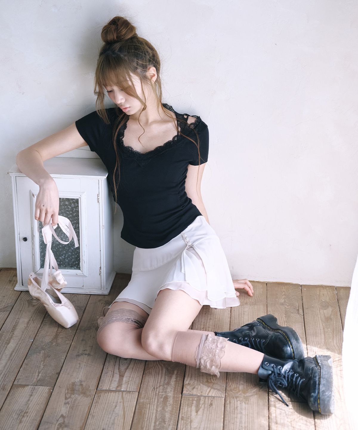 레이즈미야(REISE MIYA) 릴리 홀터넥 레이스 탑 [BLACK]