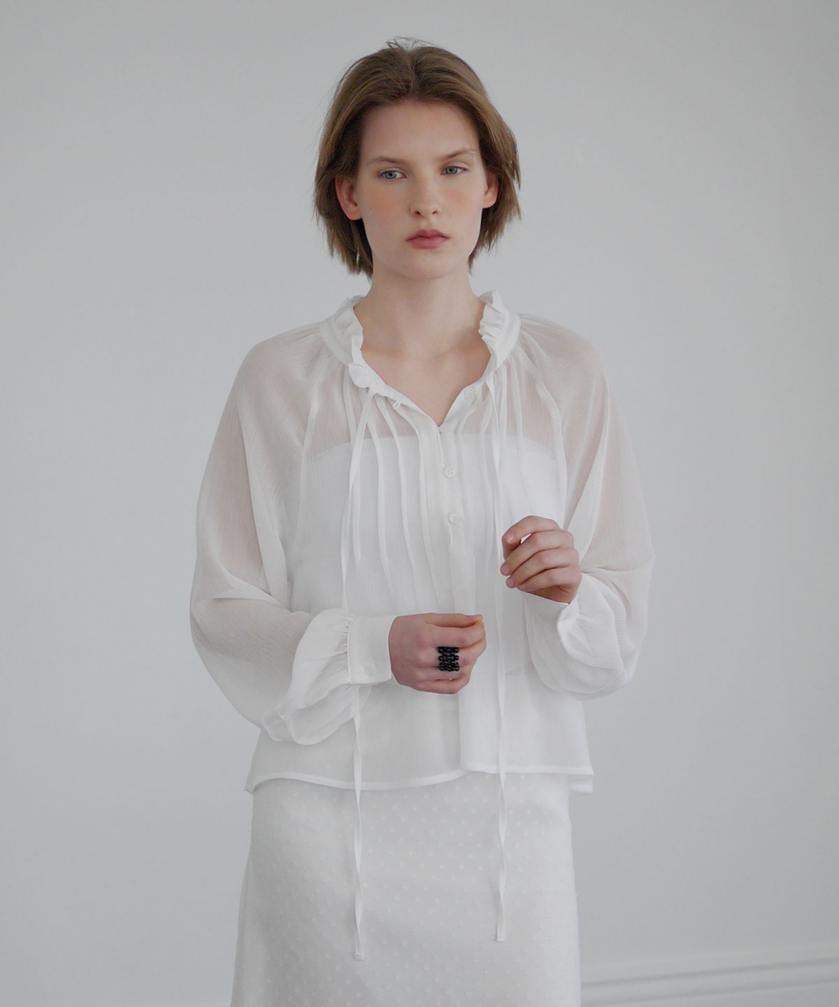 애프터아워즈(AFTERHOURS) CRINKLE SHEER BLOUSE (WHITE)