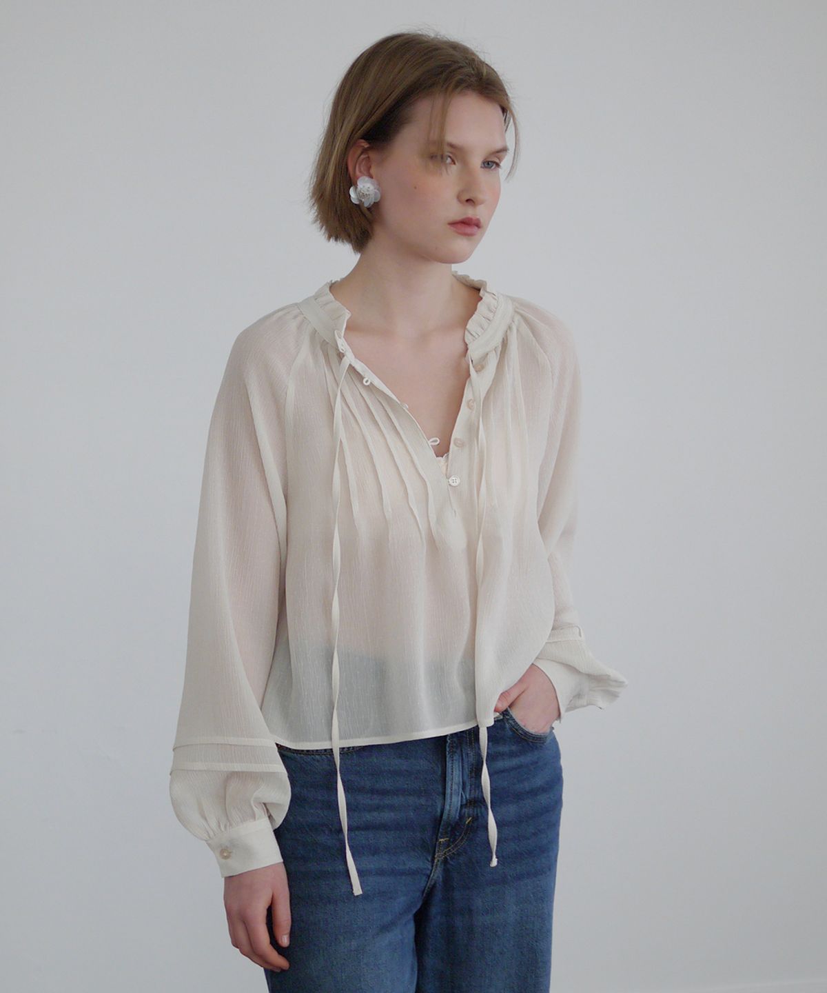 애프터아워즈(AFTERHOURS) CRINKLE SHEER BLOUSE (LIGHT BEIGE)