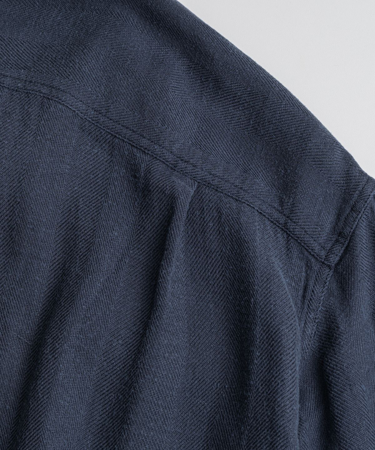 비헤비어(BEHEAVYER) DYED HBT LINEN M43 1/2 SHIRTS navy