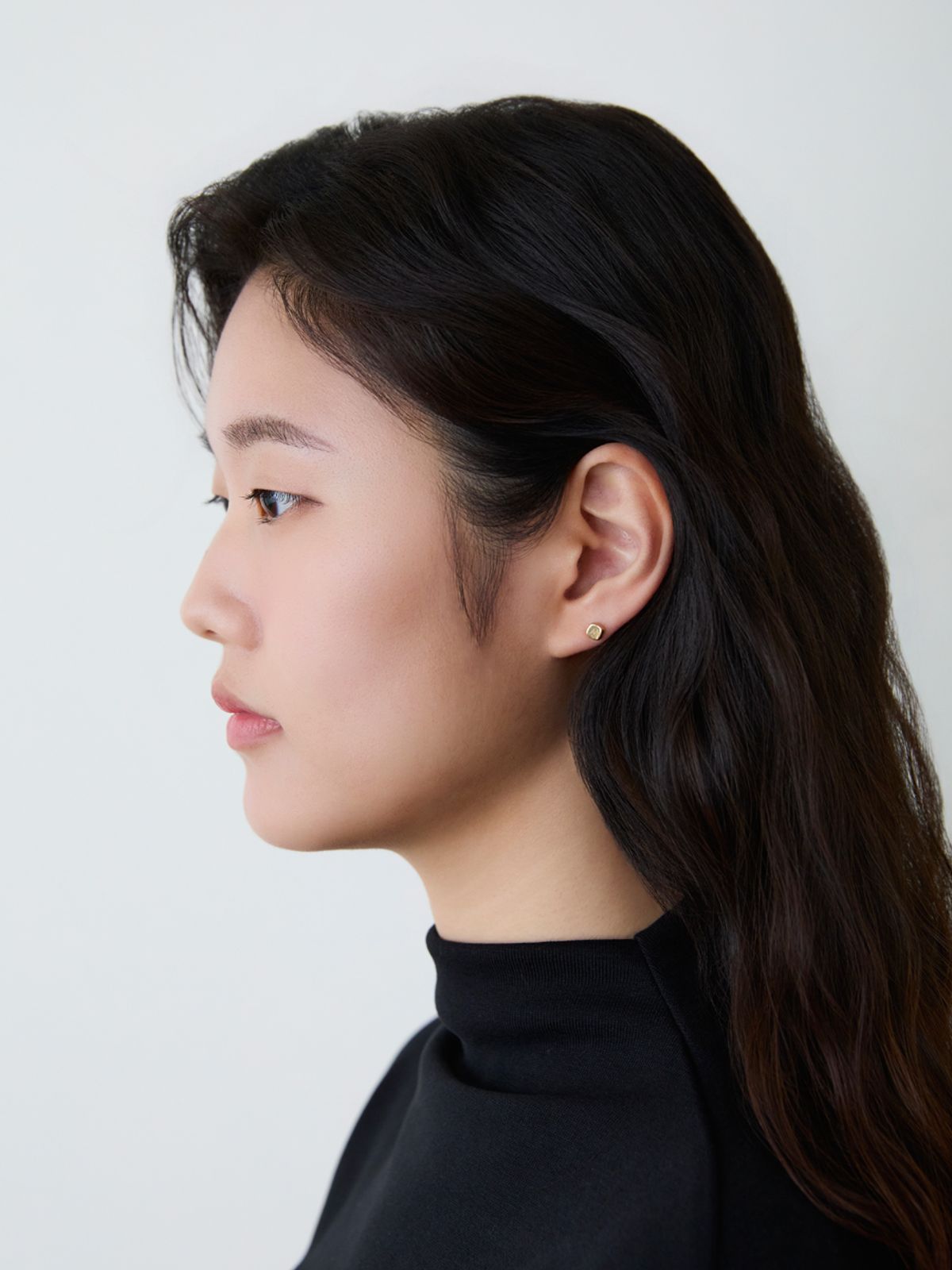 베누아(BENOIT) [실버925] 큐브 이니셜 각인 스터드 귀걸이 골드