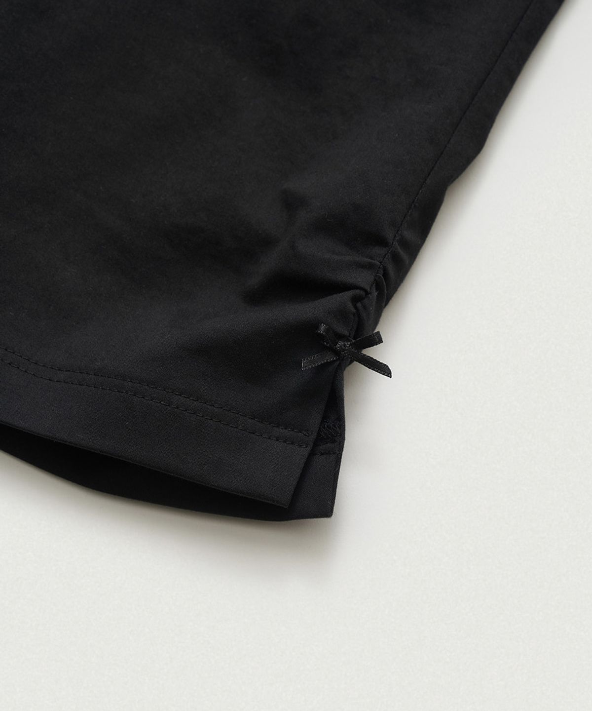 더바넷(THEBARNNET) Rosy Ribbon Slit Capri Pants_Black