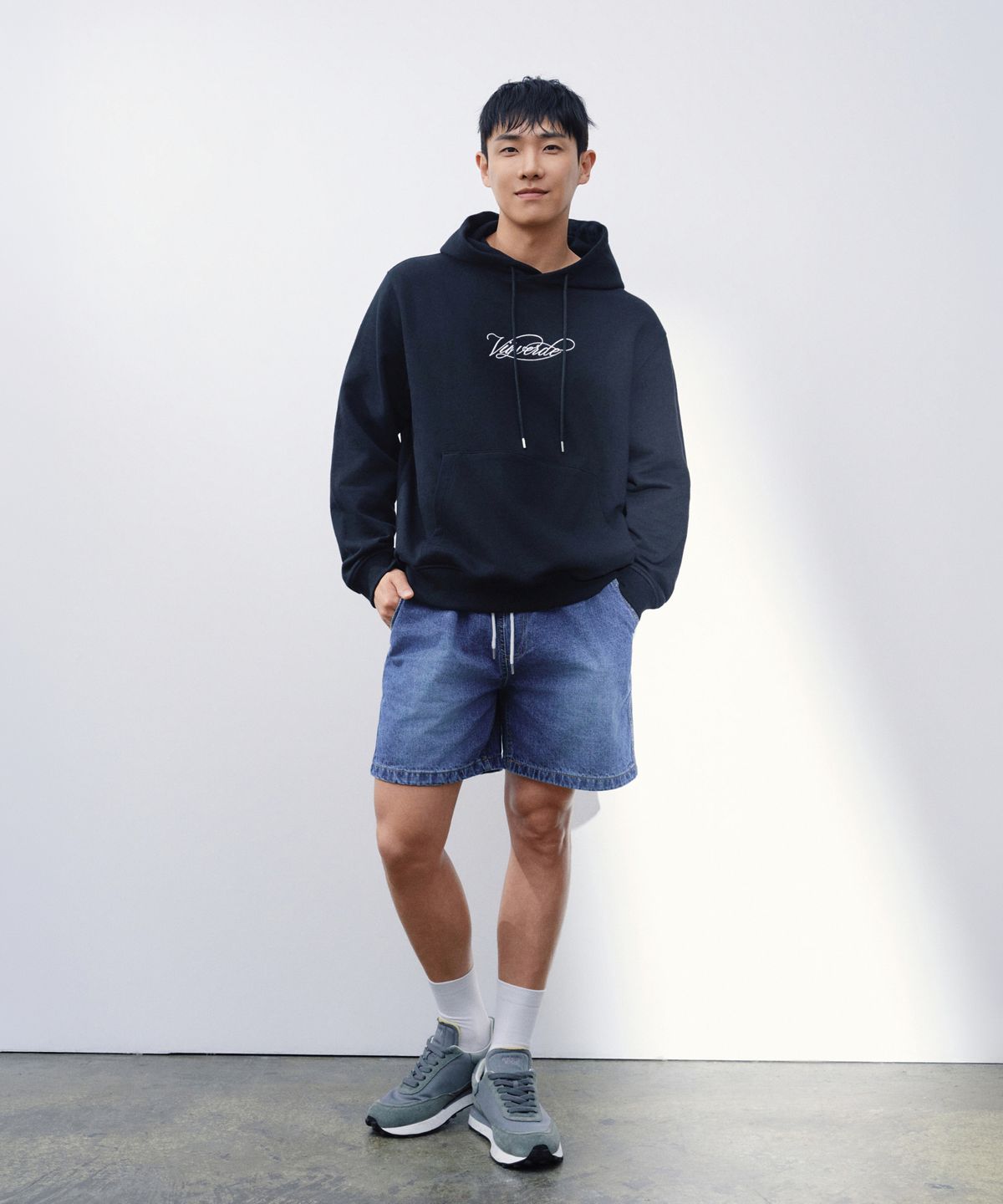 비베르데(VIIVERDE) 필기체 후드 블랙