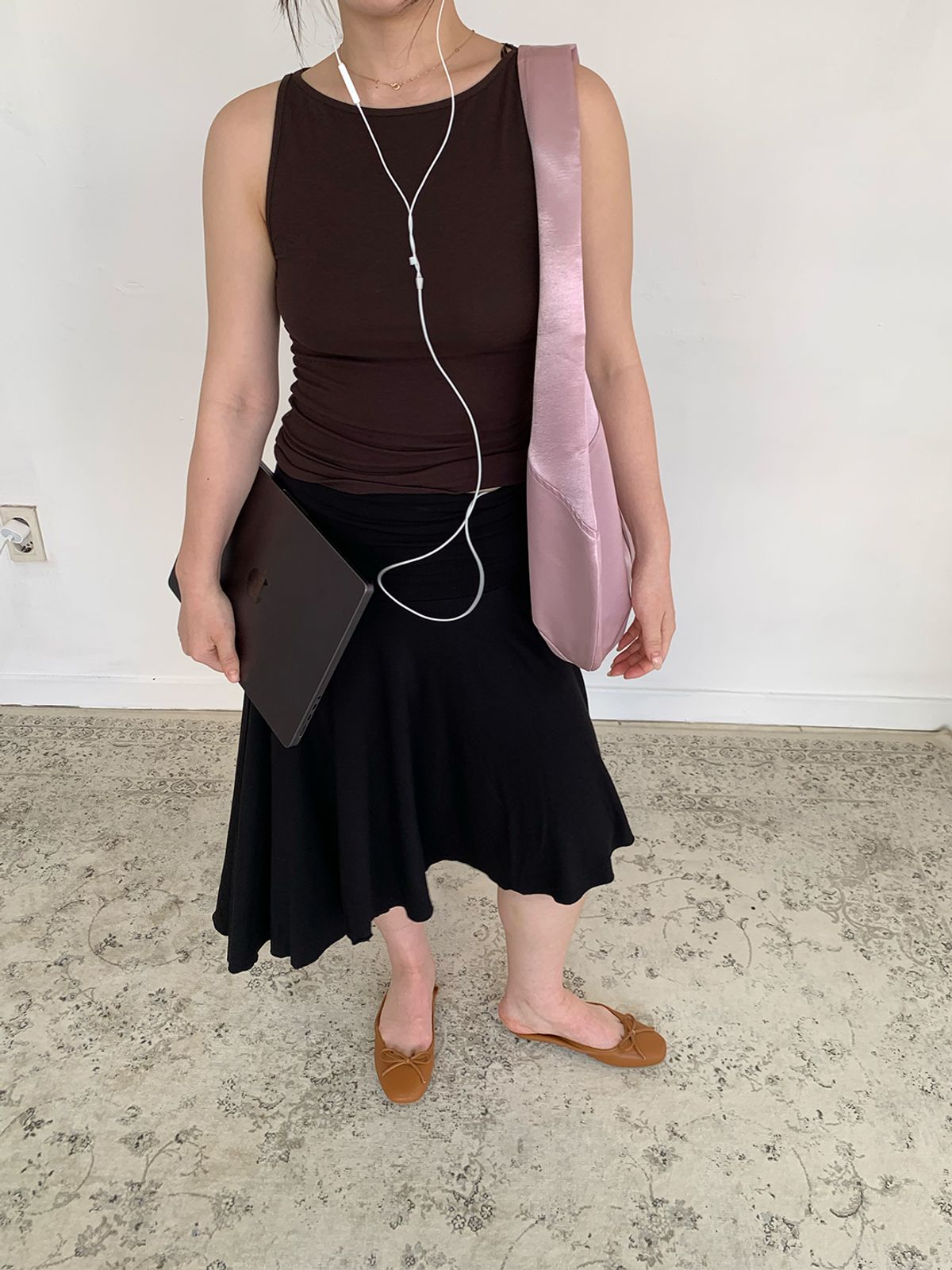 무니쉬(MOONISH) Veil Satin Bag - Dusty Pink