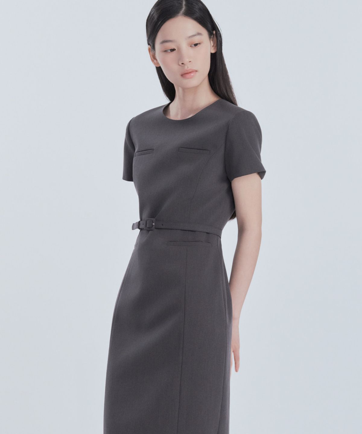 마우솔레움(MAU SOLEUM) Belted Round Neck Long Suit Dress - Charcoal