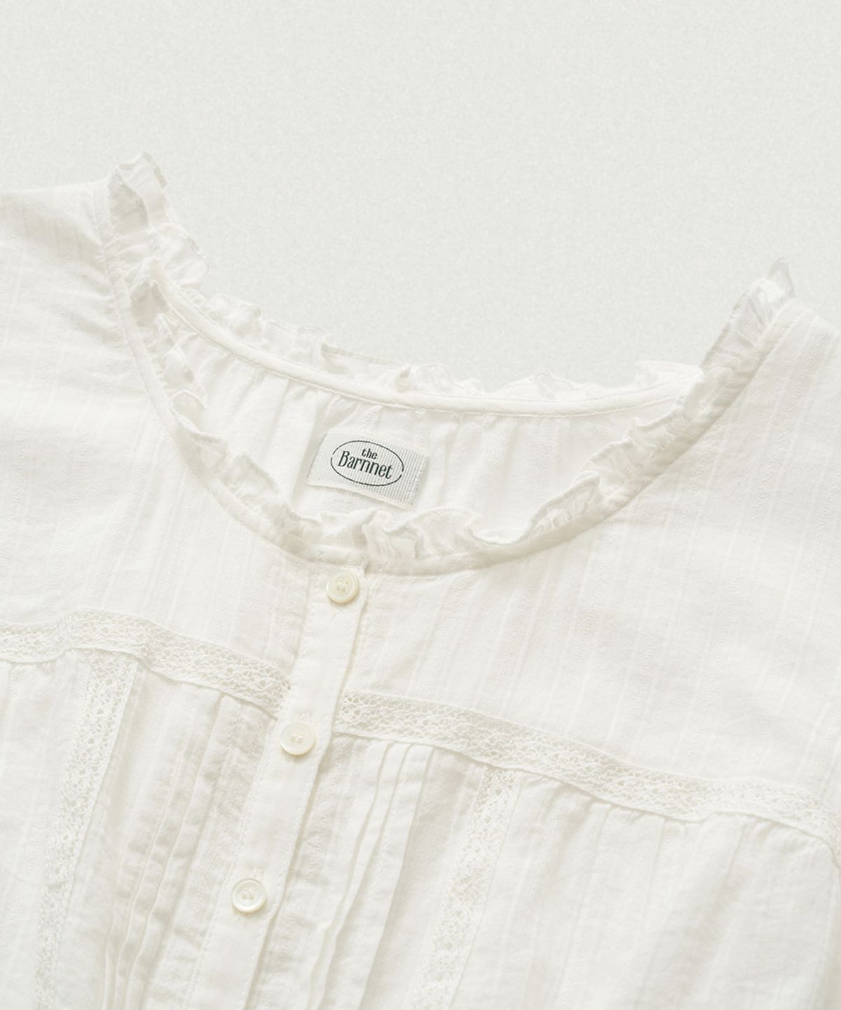 더바넷(THEBARNNET) Fiona Lace Trim Blouse_Ivory