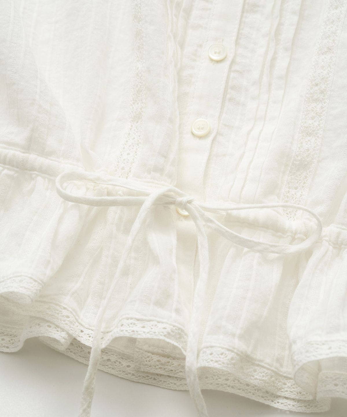 더바넷(THEBARNNET) Fiona Lace Trim Blouse_Ivory