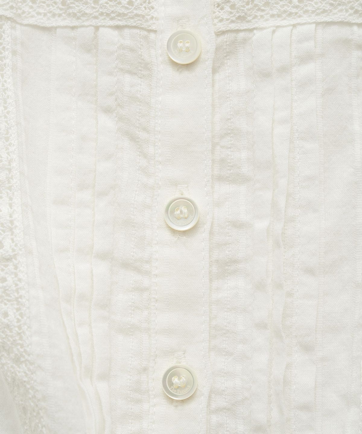 더바넷(THEBARNNET) Fiona Lace Trim Blouse_Ivory