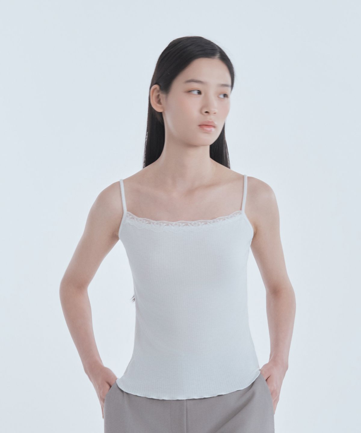 마우솔레움(MAU SOLEUM) Lace Jersey Cami Top - White